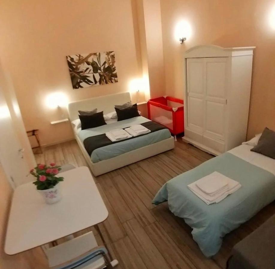Bed and Breakfast Da Polly A Piazza Amedeo Neapol Exteriér fotografie