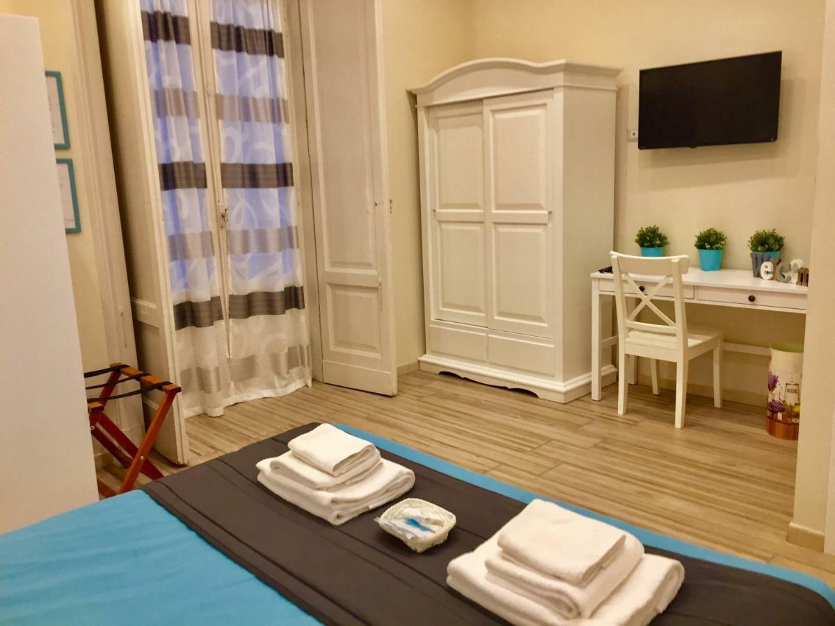 Bed and Breakfast Da Polly A Piazza Amedeo Neapol Exteriér fotografie