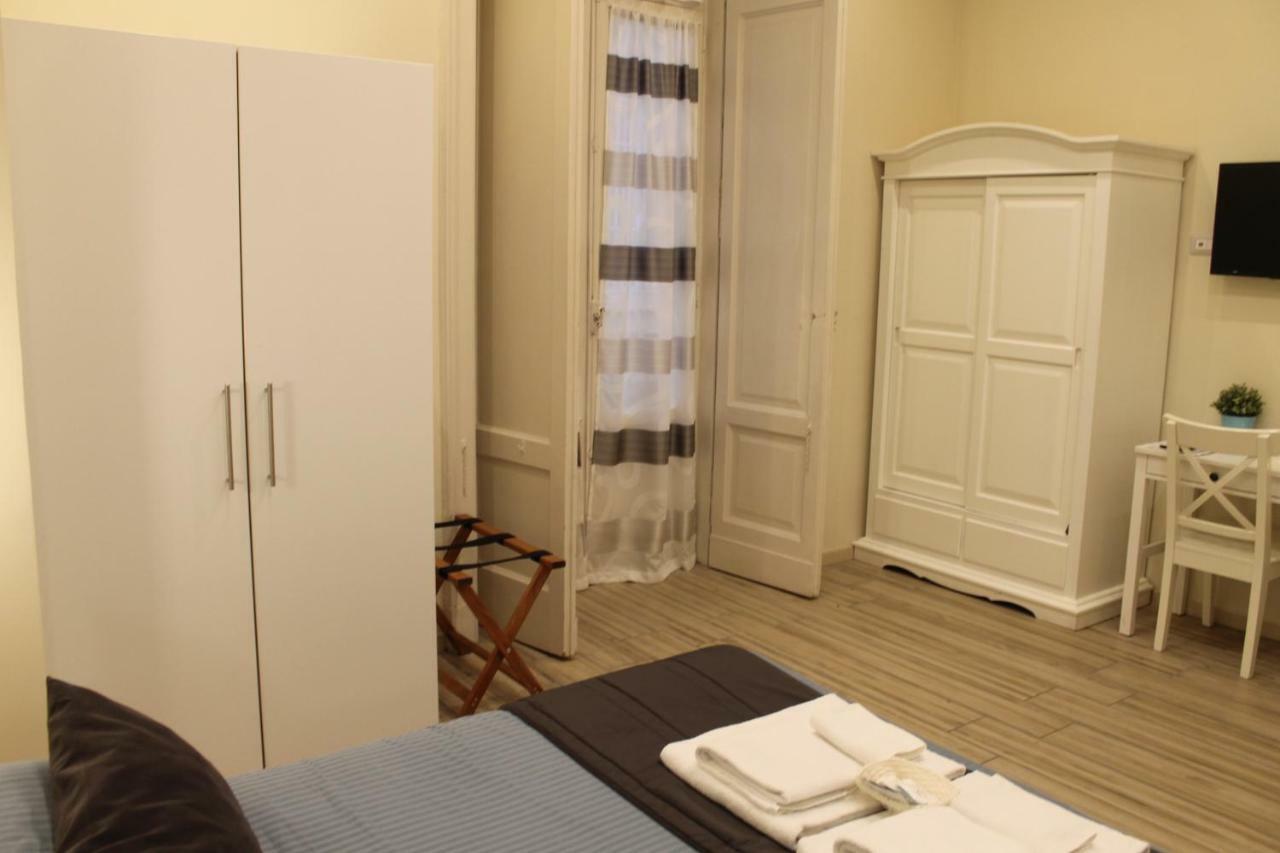 Bed and Breakfast Da Polly A Piazza Amedeo Neapol Exteriér fotografie